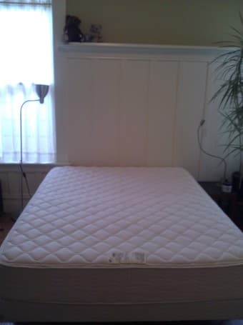 Simmons queen size mattress and box spring -- perfect condition $350 1