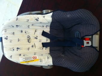 Baby Carrier + Baby Car Seat at 15$ 1