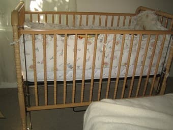 Baby Crib+Mattress+beddings for $50 1