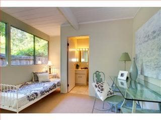 2 Rooms in a large cozy 4 bedroom House Palo Alto. Available immediate 3