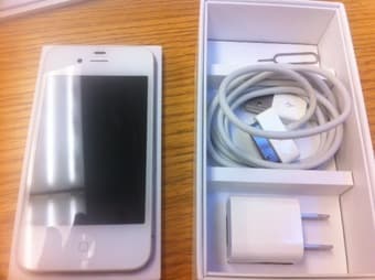 Factory unlocked white iPhone 4 (16GB) 1