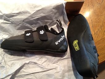 New in Box EVOLV DEFY Climbing Shoes Sz. US 6, EUR 39 1