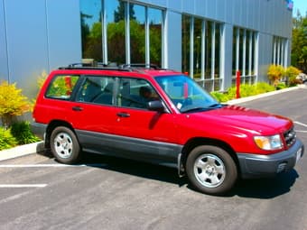 Selling 2000 Subaru Forester 1