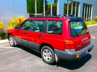 Selling 2000 Subaru Forester 2