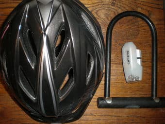 Schwinn Cruiser Bike + Helmet + Bike Light + Bike Lock for Sale 2