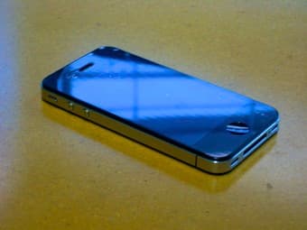 $300 - iPhone 4 32GB 1