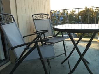 Sell: outdoor set of 2 chairs & table 1