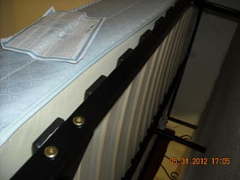 Queen mattress and slat bed frame 3