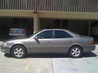 1998 Lexus ES 300 - $5200 2