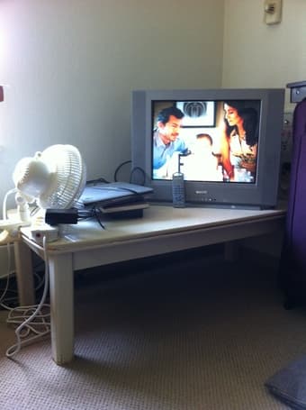 Moving sale: bookshelf, tea table and TV set 2