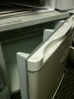 Haier small fridge 15$ 1