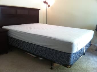 Queen Bed + Mattress + Nightstand + Lamps 3