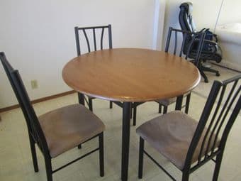 Like new!  Wood top Breakfast Table 1