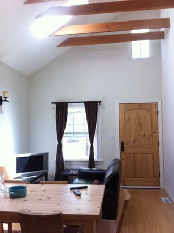 3BR, 2BA cute Menlo Park house for month-to-month rent ($2950) 1