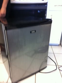 Sanyo 2 2/5 cubic foot Mid-Size Refrigerator $50 1