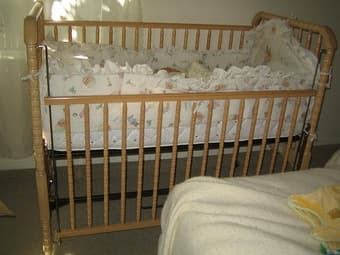 Baby Crib+Mattress+beddings for $25 1