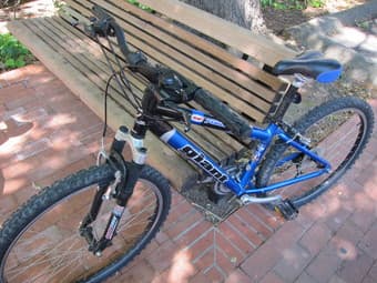 Giant Yukon Hybrid Bike with U lock: $195 OBO 3