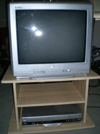20'' TV for sale with TV stand 1