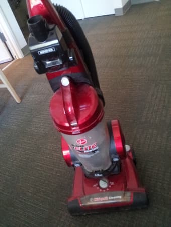 Hoover Elite Rewind Bagless Upright Vacuum 2