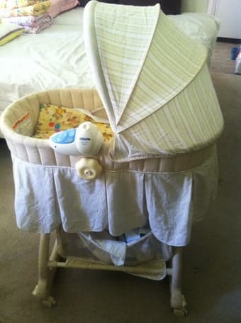 baby's staff, Kolcraft Cuddle 'N Care 2-in-1 Bassinet and Incline Slee 1