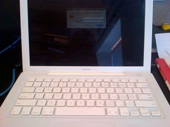 13 MacBook 2GB Ram, 500GB HDD white, perfect - $400 1