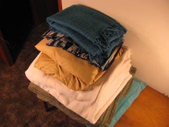 Queen Sized Air Mattress, Blankets, and Sheets 3