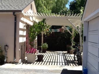 Large Master Bedroom / Bathroom in Great Palo Alto House, Barron Park 3