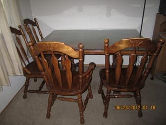 Dinning Table and 4 Chairs. $150 2
