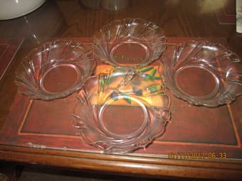 Fan, high chair, dinnerset and bowls 2