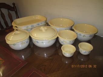 Fan, high chair, dinnerset and bowls 3