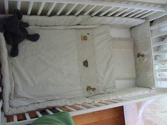 Wooden crib with mattress and bedding, white 80US$ 2