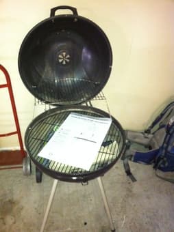 round charcoal grill in perfect condition - 15$ 1