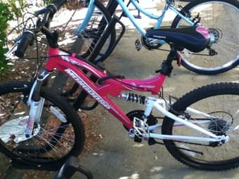 Excellent Woman´s Bike  + U-Lock + American Cell Phone --- $ 110 OBO 1