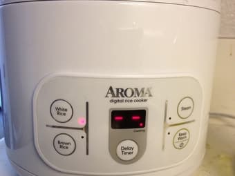 Moving sale, Rice cook and Microwave Oven 2