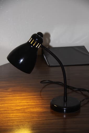 Moving out: TV and table lamps for sale 3