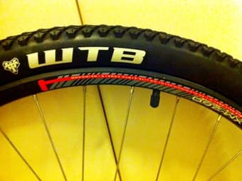 BRAND NEW: Rear Wheel / Tire + Cassette - Mountain Bike / Disc Brake - 3