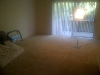 600 living room in mountain view. 8 minute walk to san antonio. 1