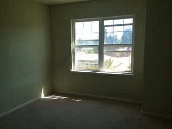$650 for a room in a 4BR/2BA apartment off University Ave 2