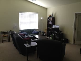 $650 for a room in a 4BR/2BA apartment off University Ave 3
