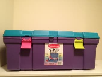 Storage bin - Rubbermaid storage chest with lid 3