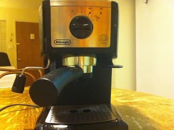 DeLonghi Espresso Machine - Brand new! 80$ 1