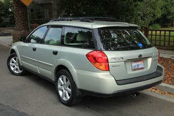 Subaru Outback 2.5i (2006) - $11.950 3