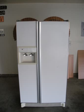 Kenmore - 22 cu ft Fridge/Freezer (side by side) 1