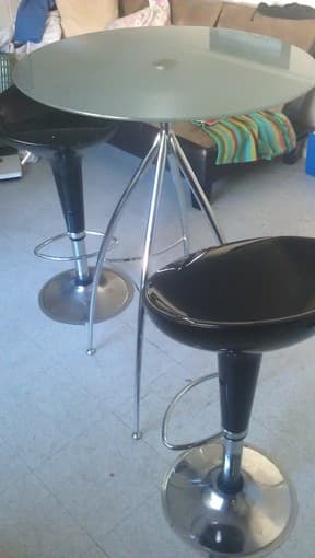 high table and high chairs - $80 1