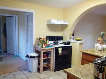 $930 / 120ft² - Female roommate for large room w/ bath in 4BR house 2