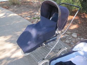 Fabulous Stroller and basinette 3