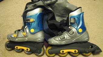 $5_Roller skating shoes 1