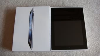 Apple iPad 3rd-Generation with SMART COVER AND ZAGG Screen ($430) 1