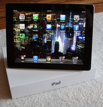 Apple iPad 3rd-Generation with SMART COVER AND ZAGG Screen ($430) 3