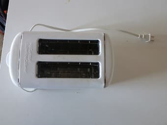 Continental Electric Toaster - 5$ 2